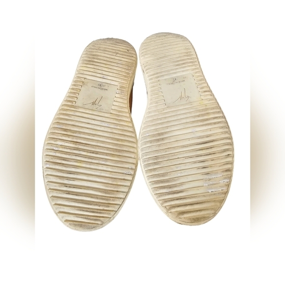 Giuseppe Zanotti Leather Sneakers Fringe Trim Accent. Gold hardware Beige sz6. - Picture 5 of 6